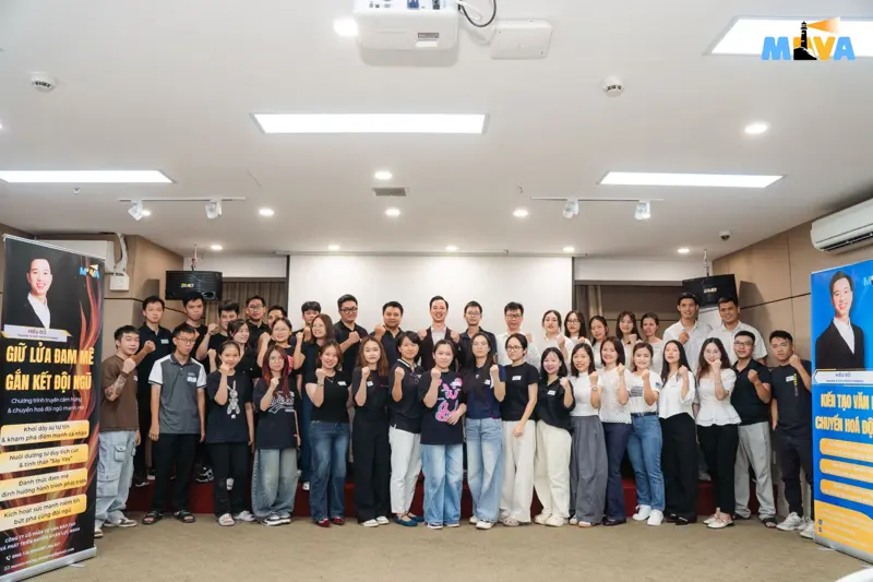 Ảnh tập thể học viên trong chương trình Giữ lửa đam mê – Gắn kết đội ngũ